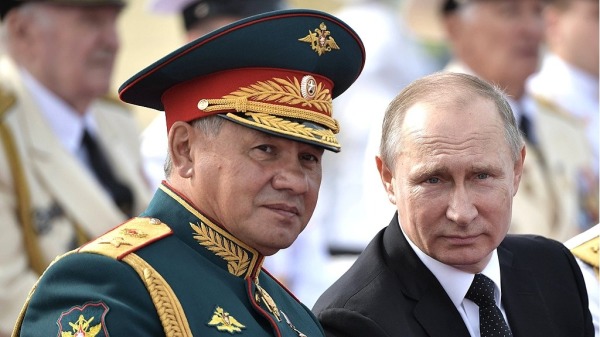俄罗斯国防部长绍伊古（左）和总统普京。（图片来源：Kremlin.ru/CC BY 4.0）
