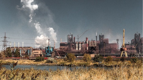 烏克蘭馬里烏波爾的亞速鋼鐵廠。