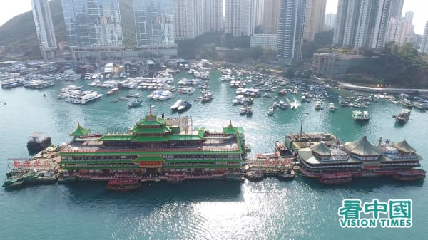 原停泊于香港仔避风塘的珍宝海鲜舫。（图片来源：Ruby Tang/看中国）