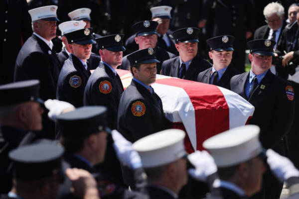 紐約 消防員 克萊恩 葬禮 亞當斯