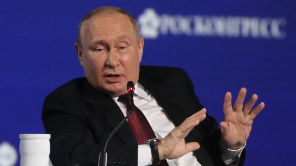在俄罗斯圣彼得堡举行的2022年圣彼得堡经济论坛（SPIEF）期间，俄罗斯总统弗拉基米尔．普京（Vladimir Putin）期间的全体会议上发表讲话。