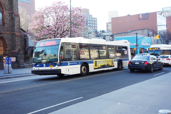 纽约 法拉盛 缅街 公交车 专用道