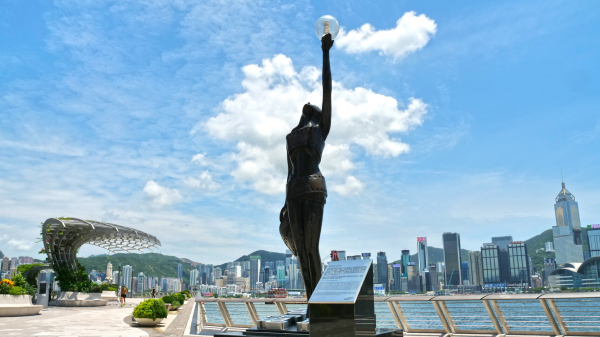 香港尖沙咀星光大道的電影金像獎女神像。（圖片來源：龐大衛/看中國）