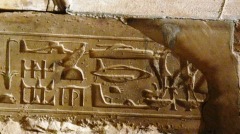 時代錯誤遺物3000年前的飛機雕刻(圖)