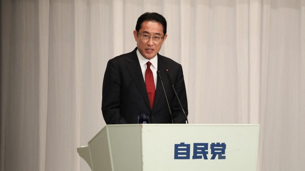2020年9月8日，日本自民党领袖选举中前外长岸田文雄讲话（DU XIAOYI/POOL/AFP via Getty Images)