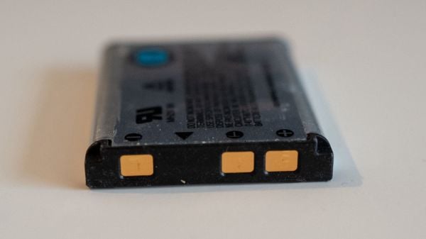 美国加州出产的一块可充电的锂电池