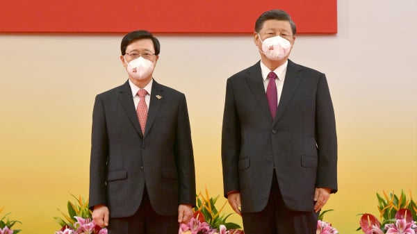 图为香港特首李家超和中共总书记习近平。（图片来源：香港政府新闻处）