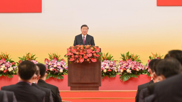 習近平在新政府就職典禮上發表講話，大讚「一國兩制」是好制度，並指香港在回歸祖國後實現真正的民主。（圖片來源：香港政府新聞處）