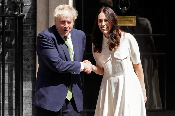 2022年7月1日，紐西蘭總理阿德恩與英國首相約翰遜會面。
