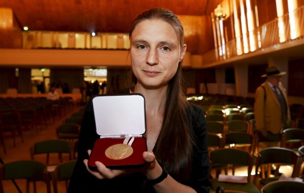 2022年7月5日，乌克兰数学教授维亚佐夫斯卡在芬兰赫尔辛基接受有数学界诺贝尔奖之称的菲尔兹奖。