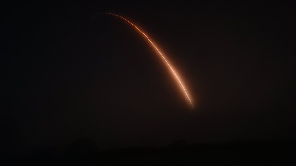 2022 年 8 月 11 日，美國空軍在一次試驗中發射了一枚洲際彈道導彈。 （范登堡太空部隊基地）