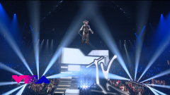 強尼戴普化身太空人現身MTV頒獎典禮(組圖)