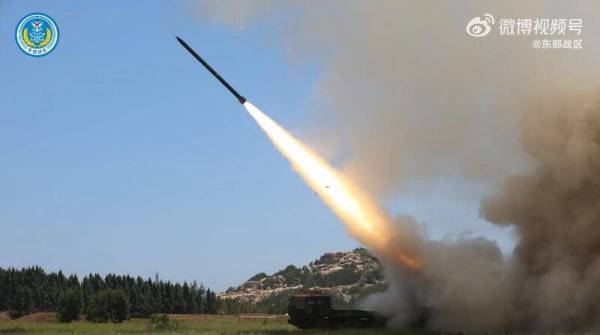 東部戰區微博於今日15時許，PO出東部戰區陸軍實施遠程火箭彈射擊影片。