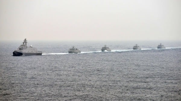 2016年1月27日，在台湾南部高雄军港附近的海上演习中，海军舰艇跟随国产导弹护卫舰。