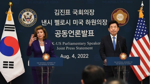 2022年8月4日，周四，刚刚完成对台湾历史性访问的佩洛西与韩民国国会议长金镇杓在首尔举行联合新闻会，（图片来源：Kim Min-Hee - Pool/Getty Images）
