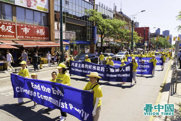 8月6日，多伦多部分法轮功学员举办庆祝及声援4亿中国民众退出中共游行活动