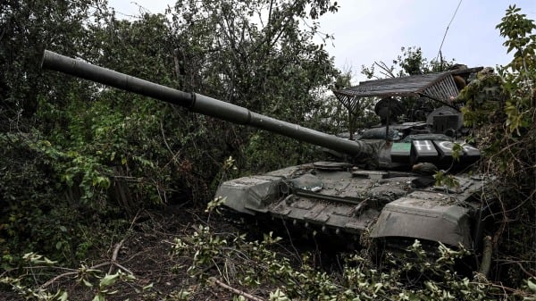 俄烏戰爭中一輛廢棄的俄羅斯坦克。