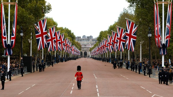 9月19日，英国举行在西敏寺（Westminster Abbey）为女王伊丽莎白二世（Queen Elizabeth II）举行国葬仪式。