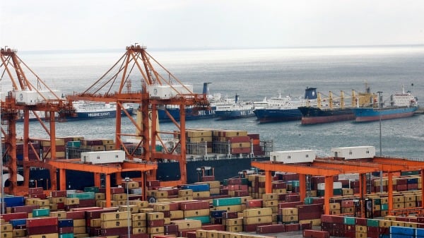 中共通过中企取得全球95个外国港口码头租赁权或股权。