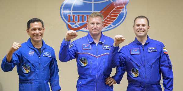 美國太空人盧比歐（Frank Rubio）和俄羅斯太空人普羅柯皮耶夫（Sergey Prokopyev）、佩捷林（Dmitry Petelin）組成的團隊於格林威治標準時間9月21日13時54分在發射場升空。