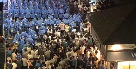 深圳再封控民众不满上街抗议大骂“共产党说话放屁”
