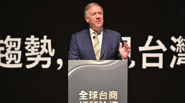 美国前国务卿蓬佩奥于 2022 年 9 月 27 日在高雄举行的全球台湾商业论坛上发表讲话。