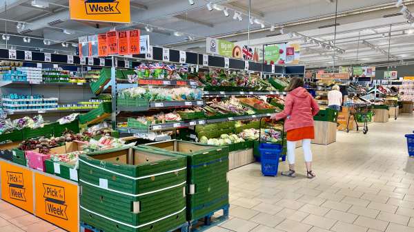 在英港人表示，對比香港，英國的食物價格不算太貴。圖為英國超市。（圖片來源：Getty Images）