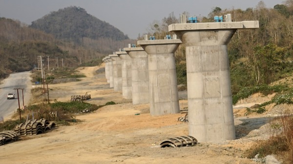 連接中國和老撾的第一條鐵路線，這是北京在瑯勃拉邦跨越湄公河的“一帶一路”專案的關鍵部分。