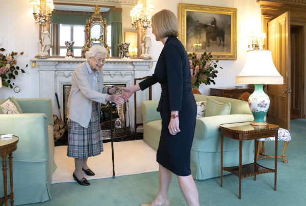 女王伊麗莎白二世接見新首相伊麗莎白·特拉斯 (Liz Truss）
