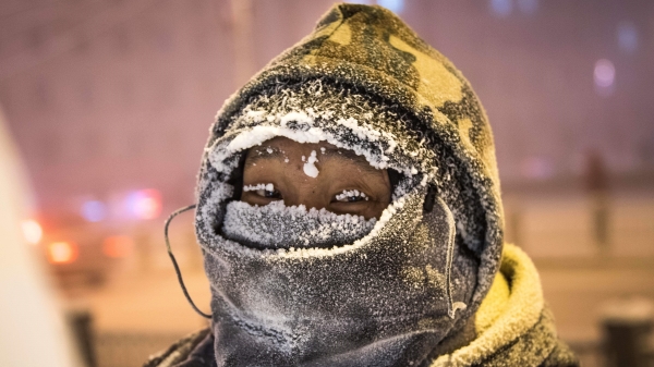 究竟该如何穿着才能在摄氏零下51度的冰冻世界生活呢？当地人推荐“高丽菜”穿衣术。