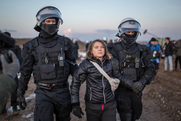瑞典环保少女蕾塔・童贝里 Greta Thunberg 在德国抗议遭到警方逮捕