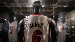 詹姆斯2013年NBA冠军赛球衣1.1亿拍出(组图)
