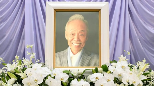 創作山口百惠「啟程的好日子」的日本歌手谷村新司逝世，享壽74歲。