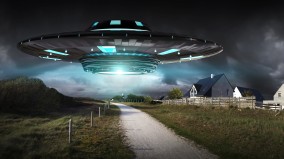 UFO降落在自家後院外星人送出4塊「煎餅」(圖)