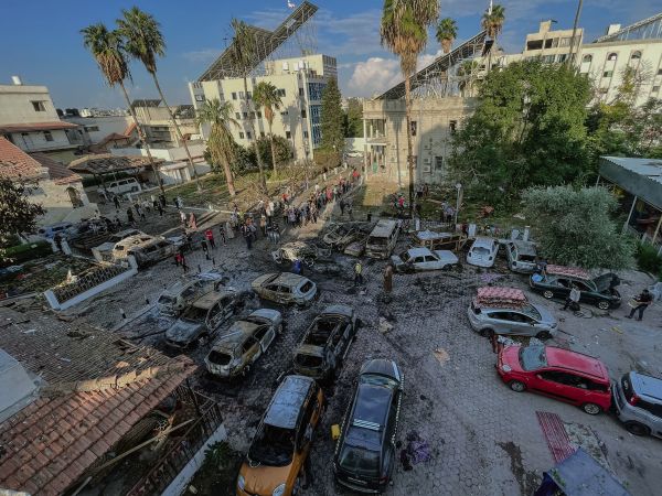 10月18日，加沙城Al-Ahli al-Arabi醫院發生爆炸後現場。