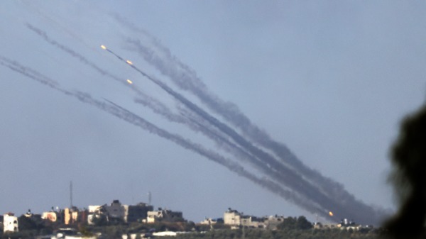2023年10月30日，以色列和哈馬斯之間的戰鬥仍在繼續，火箭彈從加沙地帶北部向以色列發射。