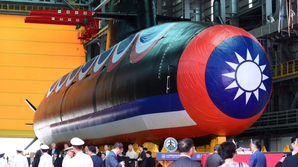 2023 年9 月28 日，台湾第一艘本土制造的潜水艇“海鲲号”在高雄的CSBC 造船公司举行揭幕仪式。