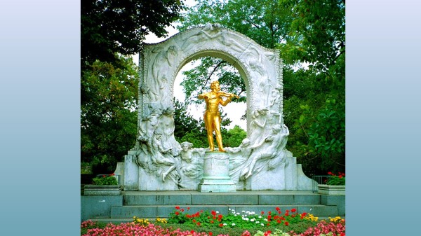 维也纳城市公园内的约翰・史特劳斯像