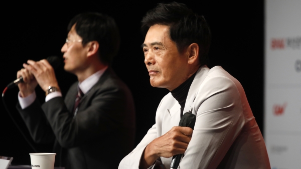 香港影星周潤發在今年釜山國際影展獲頒年度亞洲電影人獎，他日前出席記者會談香港電影：中國審查限制多，97後很多事情變了。