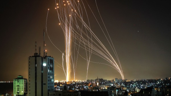 巴勒斯坦伊斯兰主义运动武装组织哈玛斯（Hamas）从加沙地带向以色列发射火箭袭击示意图。