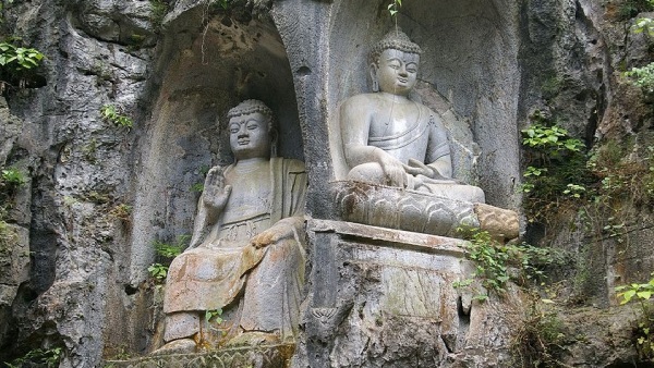 左为元代弥勒佛像，右为元代释迦如来