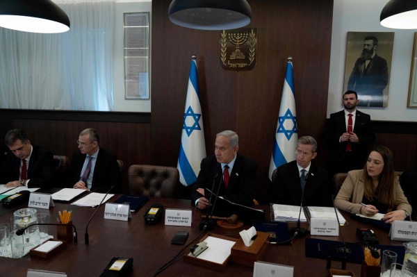2023年1月22日，以色列總理本雅明．內塔尼亞胡（中）主持在耶路撒冷召開的每週內閣會議。