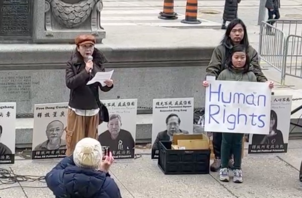 2023年12月10日，公民会、民阵、藏人团体、大多地区越南社区等数百人在加拿大多伦多旧市政庭大楼前举办国际人权日集会，抗议中共暴政。（看中国摄）
