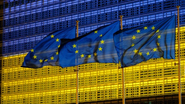 12月14日至15日，歐盟領導人將在比利時布魯塞爾舉行峰會，決定向基輔提供500億歐元經濟援助、另外向烏克蘭軍事撥款200億歐元並啟動入盟談判的議案。
