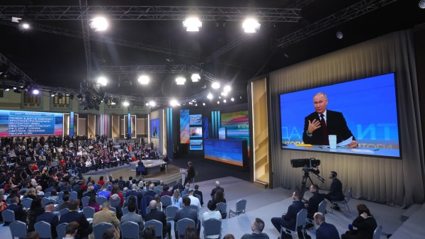 12月14日，俄罗斯总统普京在莫斯科Gostiny Dvor展览馆举行年终新闻记者会。