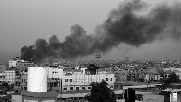 2023年12月2日，以色列和哈馬斯武裝分子之間的戰鬥重新開始，以色列襲擊了一家塑膠工廠後冒出黑煙。