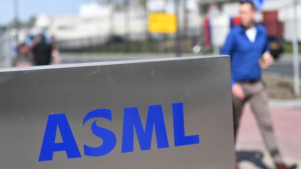 荷兰光刻机制造商艾司摩尔（ASML）