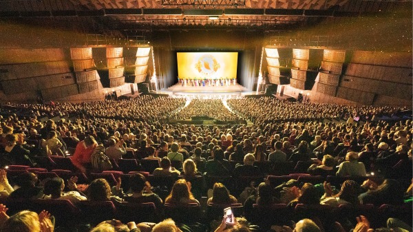 2023年2月15日下午，神韵纽约艺术团在巴黎国际会议中心进行了第二场演出爆满。