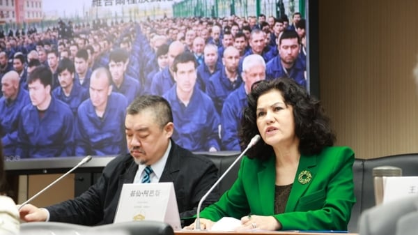 立法院人权委员会21日举办记者会，美国维吾尔运动组织创始人茹仙（Rushan Abbas）（右）揭中共暴行。（图片来源：中央社）