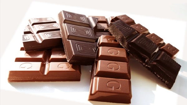 黑巧克力的可可脂成分比較高，熱量也最高，但營養成分卻高於牛奶巧克力與白巧克力。